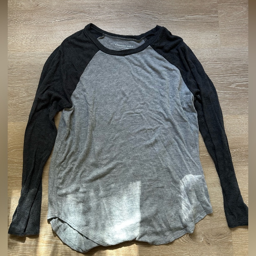 American Eagle Outfitters Long Sleeve Baseball Tee